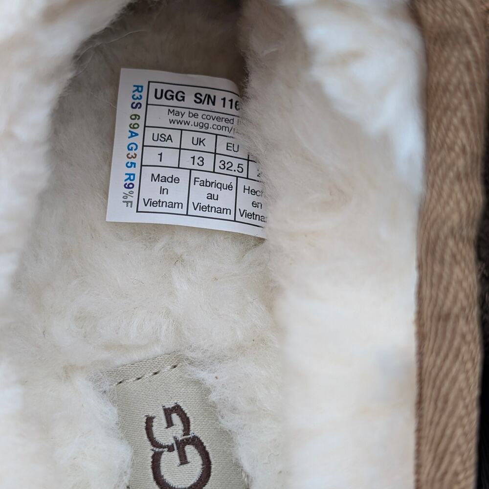 UGG Classic Faux Shearling Slipper Round Toe Unisex Kids Chestnut Sz US1 EU32.5 - Picture 7 of 11
